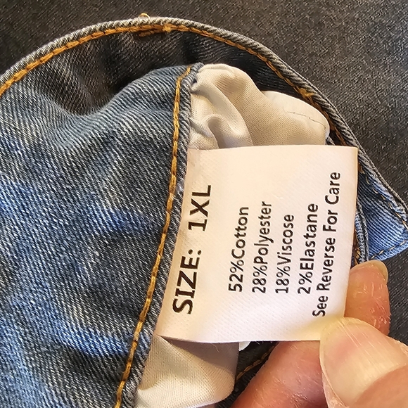 Never worn, New. 1 X Jean shorts with fringed cut off. Knee length. - Picture 6 of 7